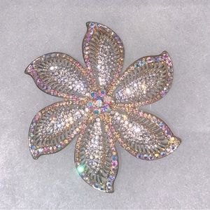 Gold Tone Vintage Flower Brooch